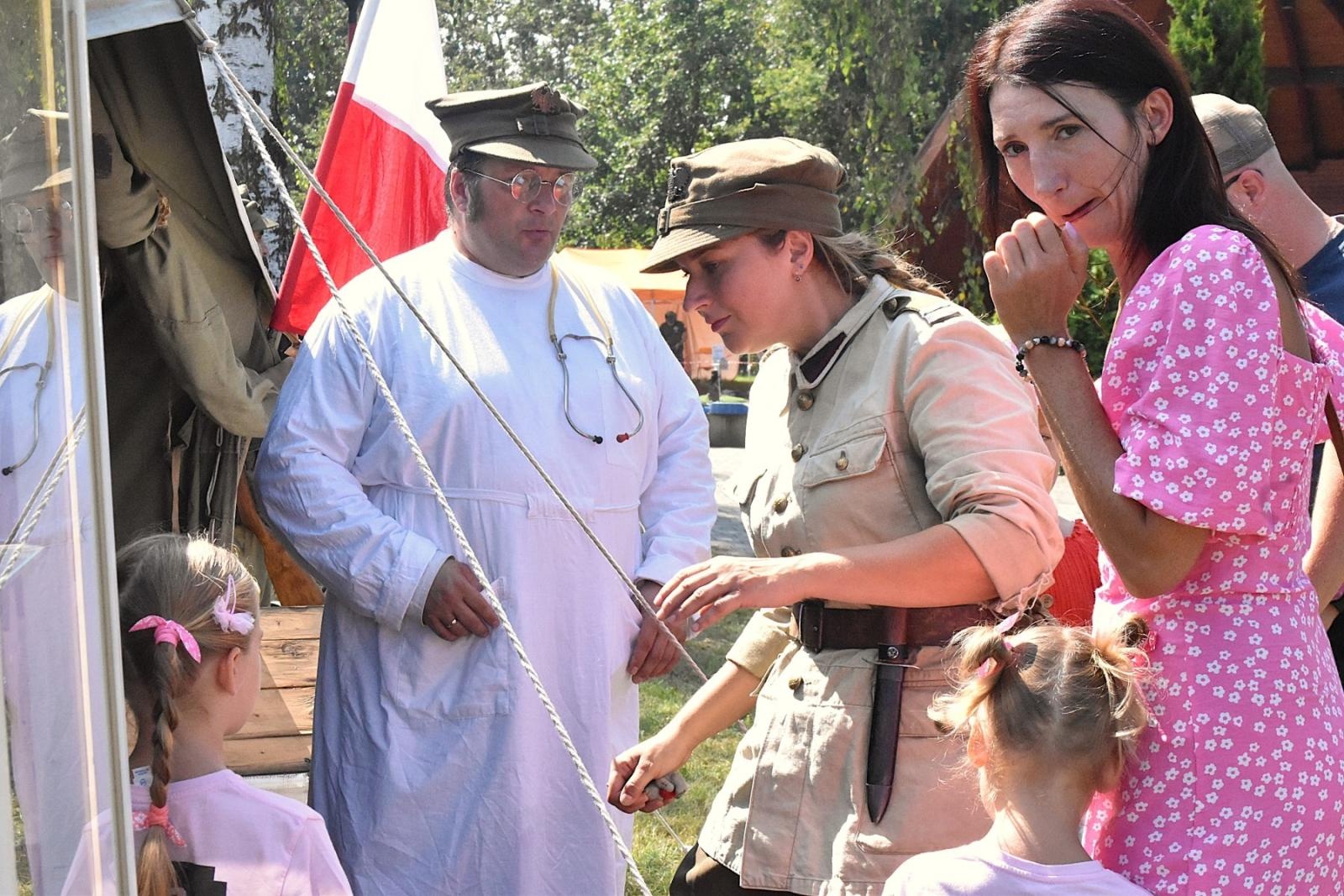Zdjęcie w galerii na portalu naszwodzislaw.com: Tłumy na pierwszym plenerze filmowym z Franciszkiem Pieczką [FOTO] wiadomości z regionu