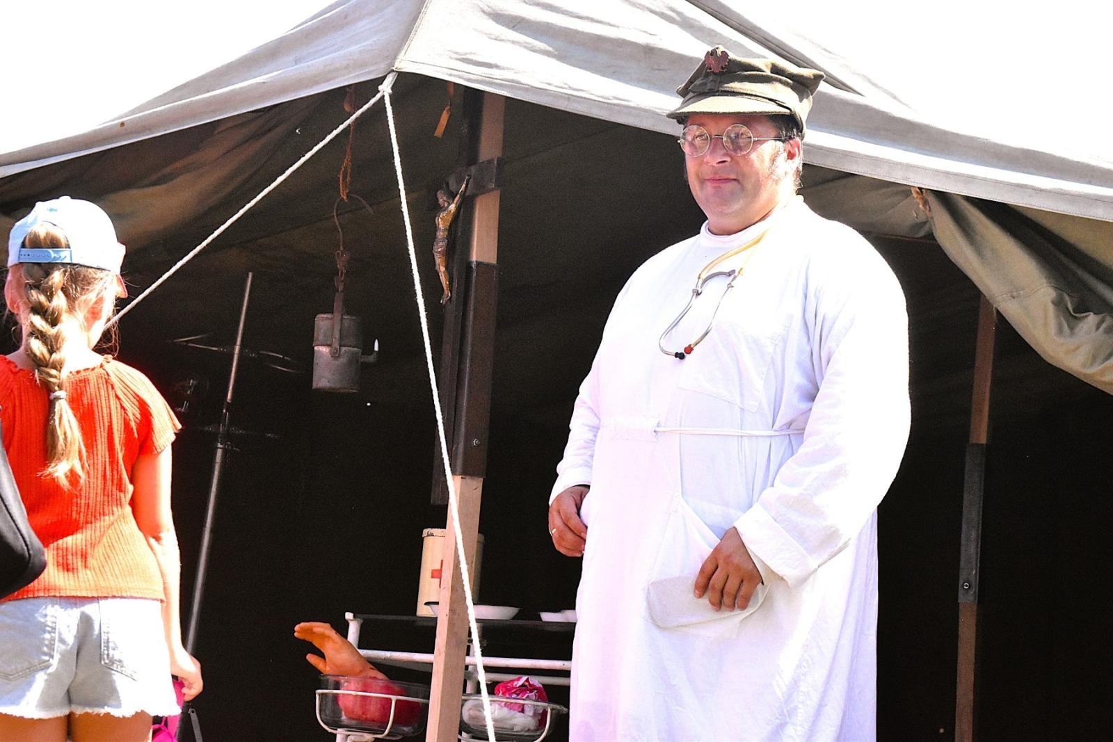 Zdjęcie w galerii na portalu naszwodzislaw.com: Tłumy na pierwszym plenerze filmowym z Franciszkiem Pieczką [FOTO] wiadomości z regionu