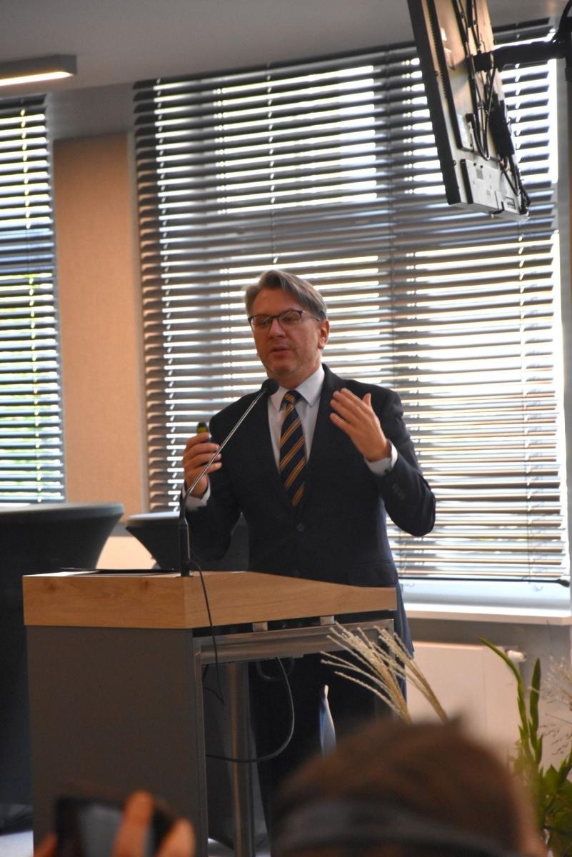 Zdjęcie w galerii na portalu naszwodzislaw.com: O szkolnictwie zawodowym i rynku pracy w międzynarodowym gronie [FOTO] wiadomości z regionu