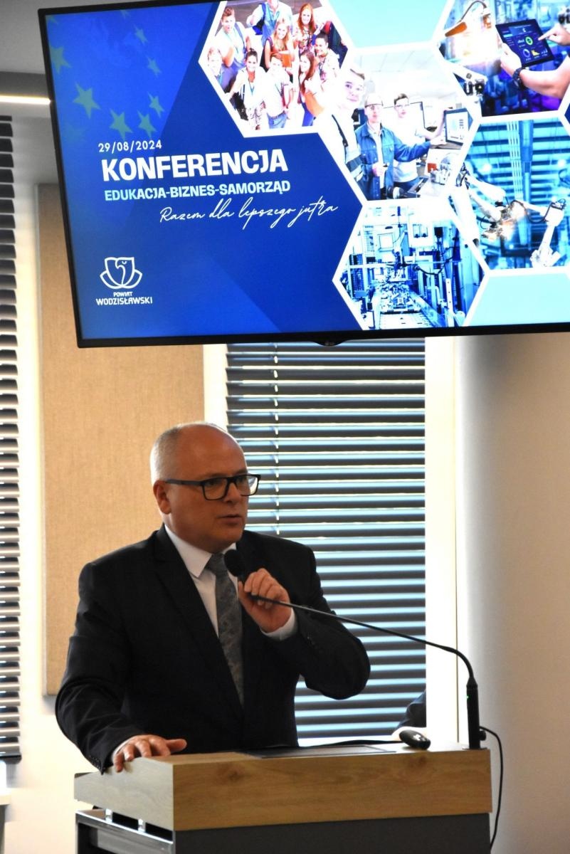 Zdjęcie w galerii na portalu naszwodzislaw.com: O szkolnictwie zawodowym i rynku pracy w międzynarodowym gronie [FOTO] wiadomości z regionu