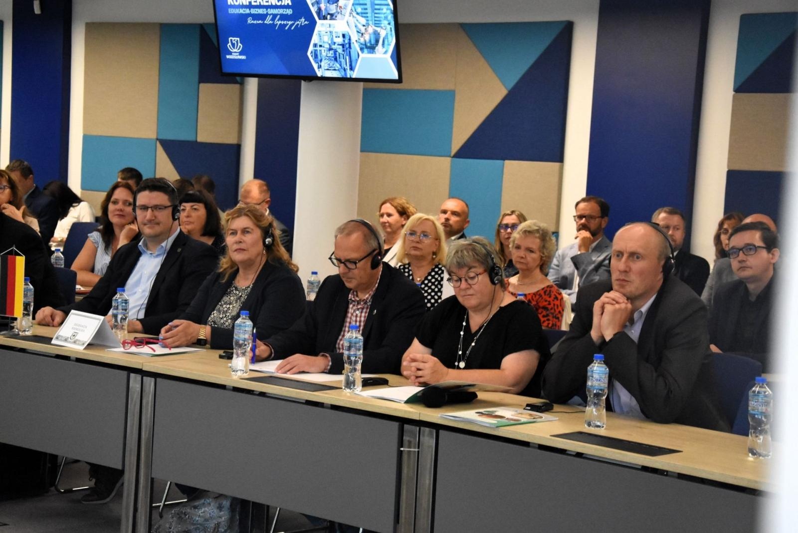 Zdjęcie w galerii na portalu naszwodzislaw.com: O szkolnictwie zawodowym i rynku pracy w międzynarodowym gronie [FOTO] wiadomości z regionu