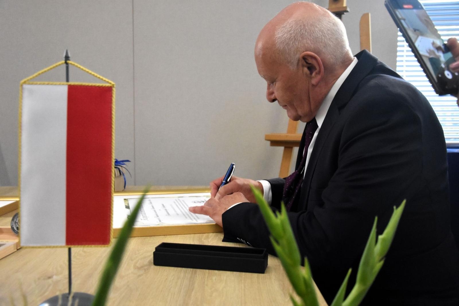 Zdjęcie w galerii na portalu naszwodzislaw.com: O szkolnictwie zawodowym i rynku pracy w międzynarodowym gronie [FOTO] wiadomości z regionu