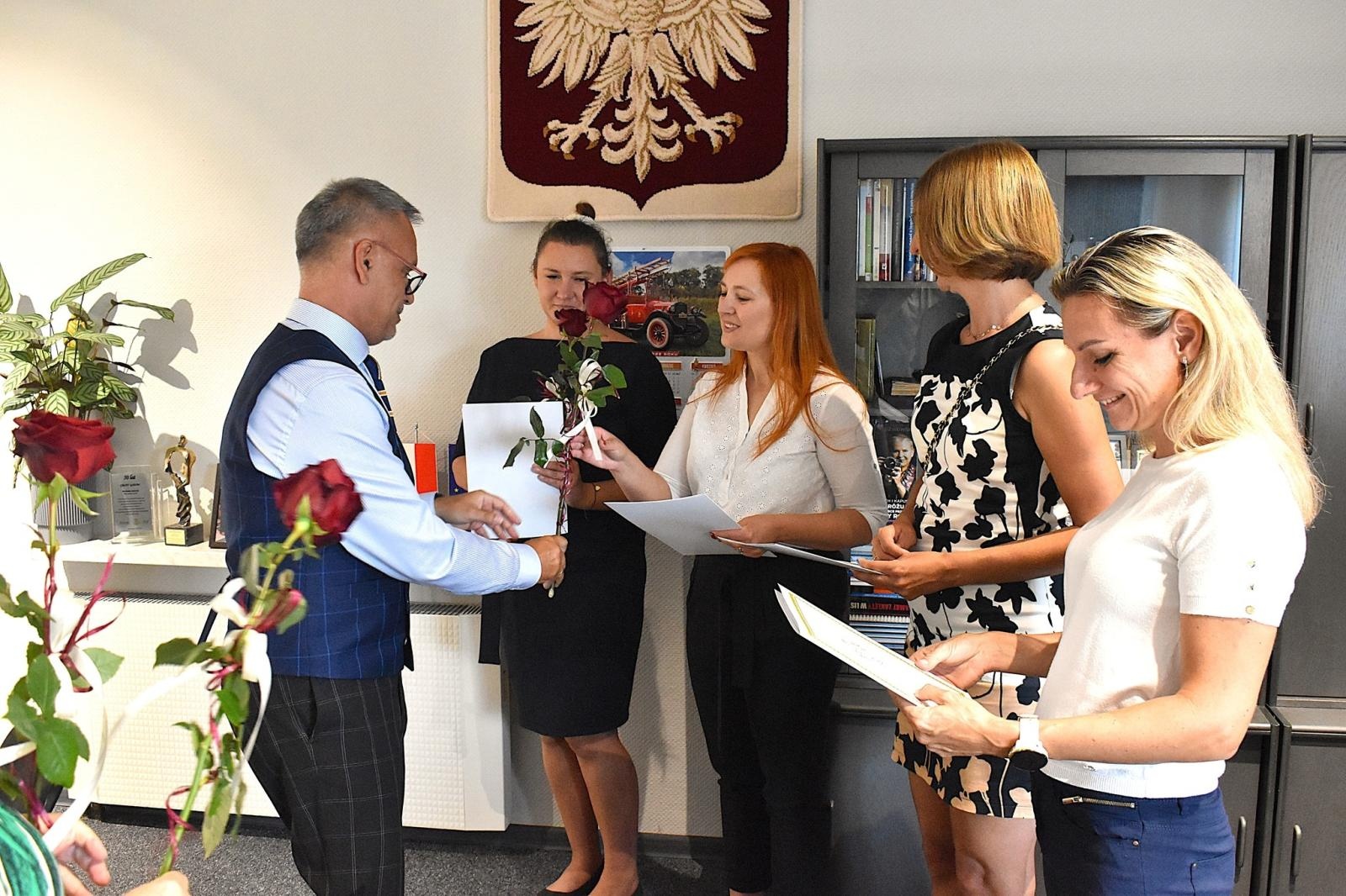 Zdjęcie w galerii na portalu naszwodzislaw.com: Kolejni nauczyciele z gminy Godów z mianowaniem wiadomości z regionu