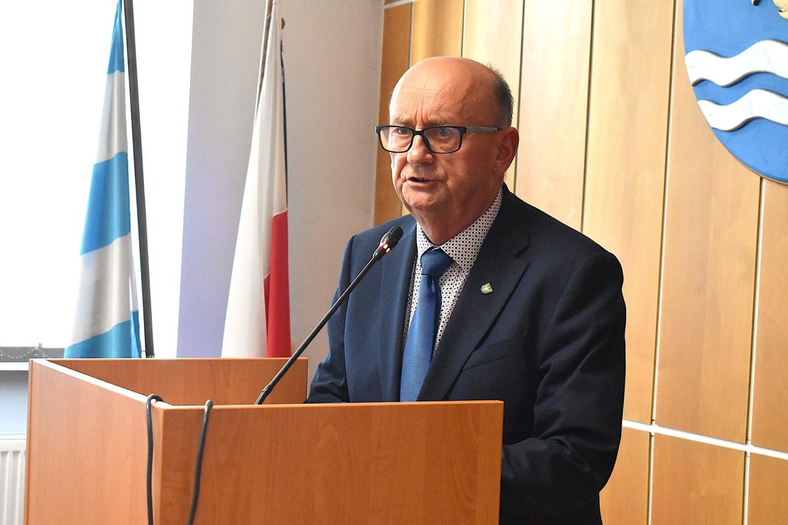 Zdjęcie w galerii na portalu naszwodzislaw.com: Zmiana warty w godowskich szkołach. Pożegnanie starych i powitanie nowych dyrektorów wiadomości z regionu