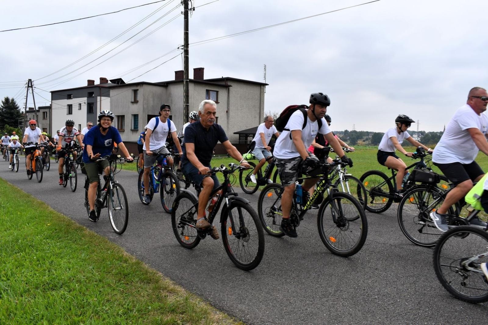 Zdjęcie w galerii na portalu naszwodzislaw.com: Setki uczestników Powiatowego Rajdu Rowerowego [FOTO] wiadomości z regionu