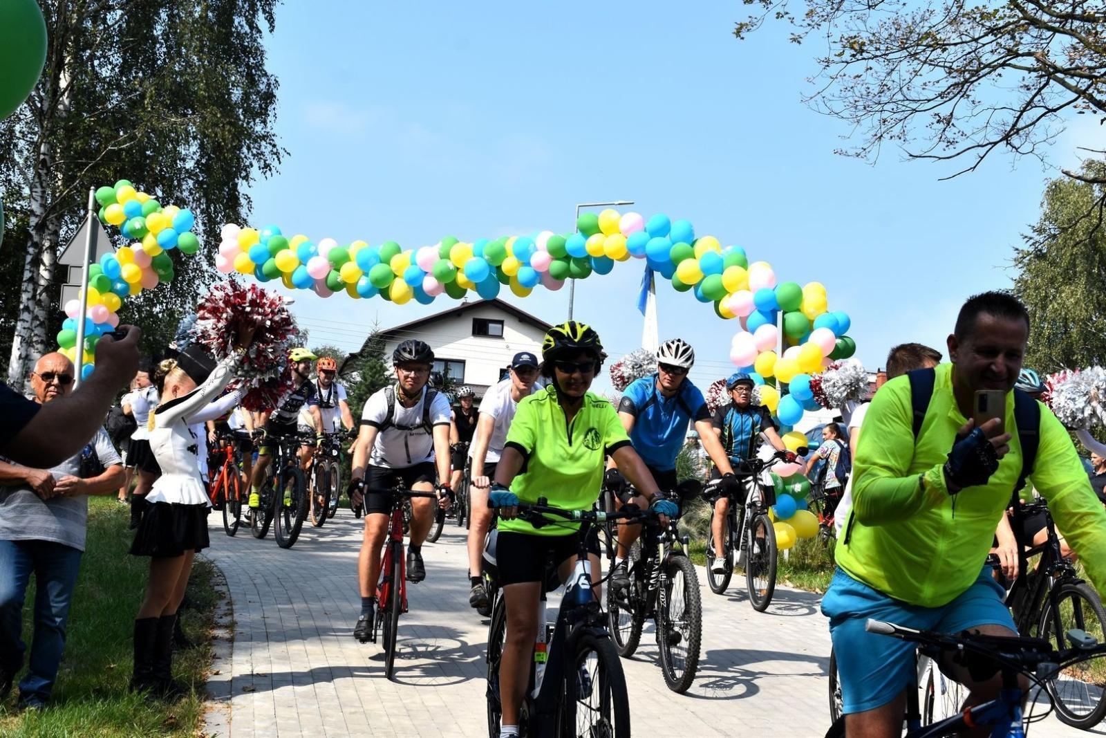 Zdjęcie w galerii na portalu naszwodzislaw.com: Setki uczestników Powiatowego Rajdu Rowerowego [FOTO] wiadomości z regionu