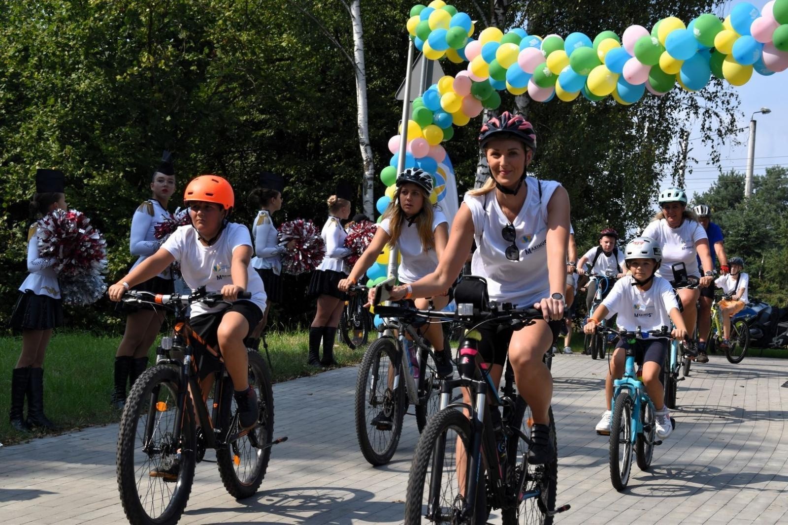 Zdjęcie w galerii na portalu naszwodzislaw.com: Setki uczestników Powiatowego Rajdu Rowerowego [FOTO] wiadomości z regionu