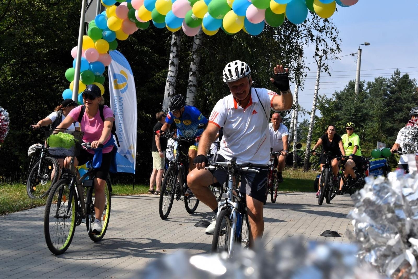 Zdjęcie w galerii na portalu naszwodzislaw.com: Setki uczestników Powiatowego Rajdu Rowerowego [FOTO] wiadomości z regionu