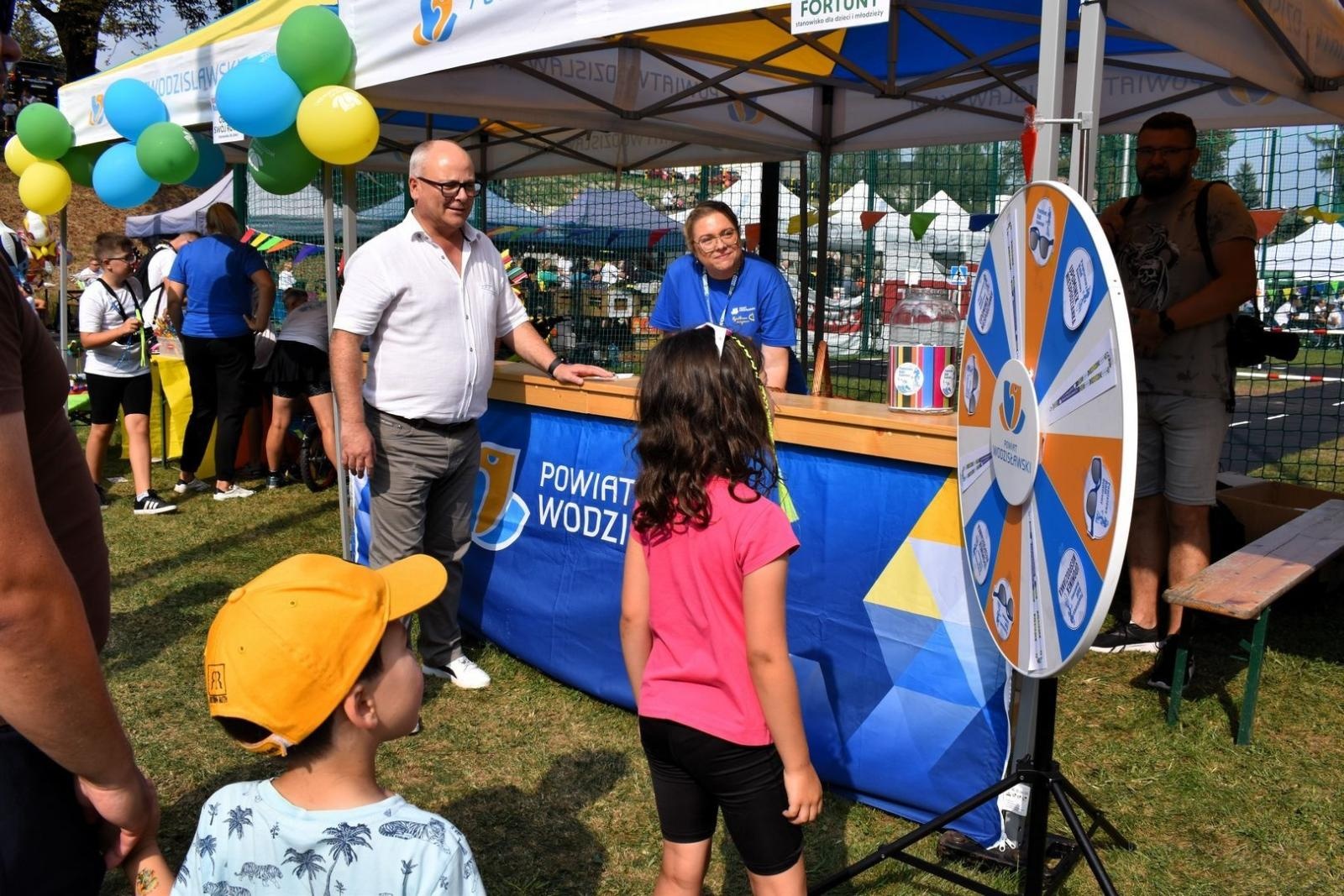 Zdjęcie w galerii na portalu naszwodzislaw.com: Setki uczestników Powiatowego Rajdu Rowerowego [FOTO] wiadomości z regionu