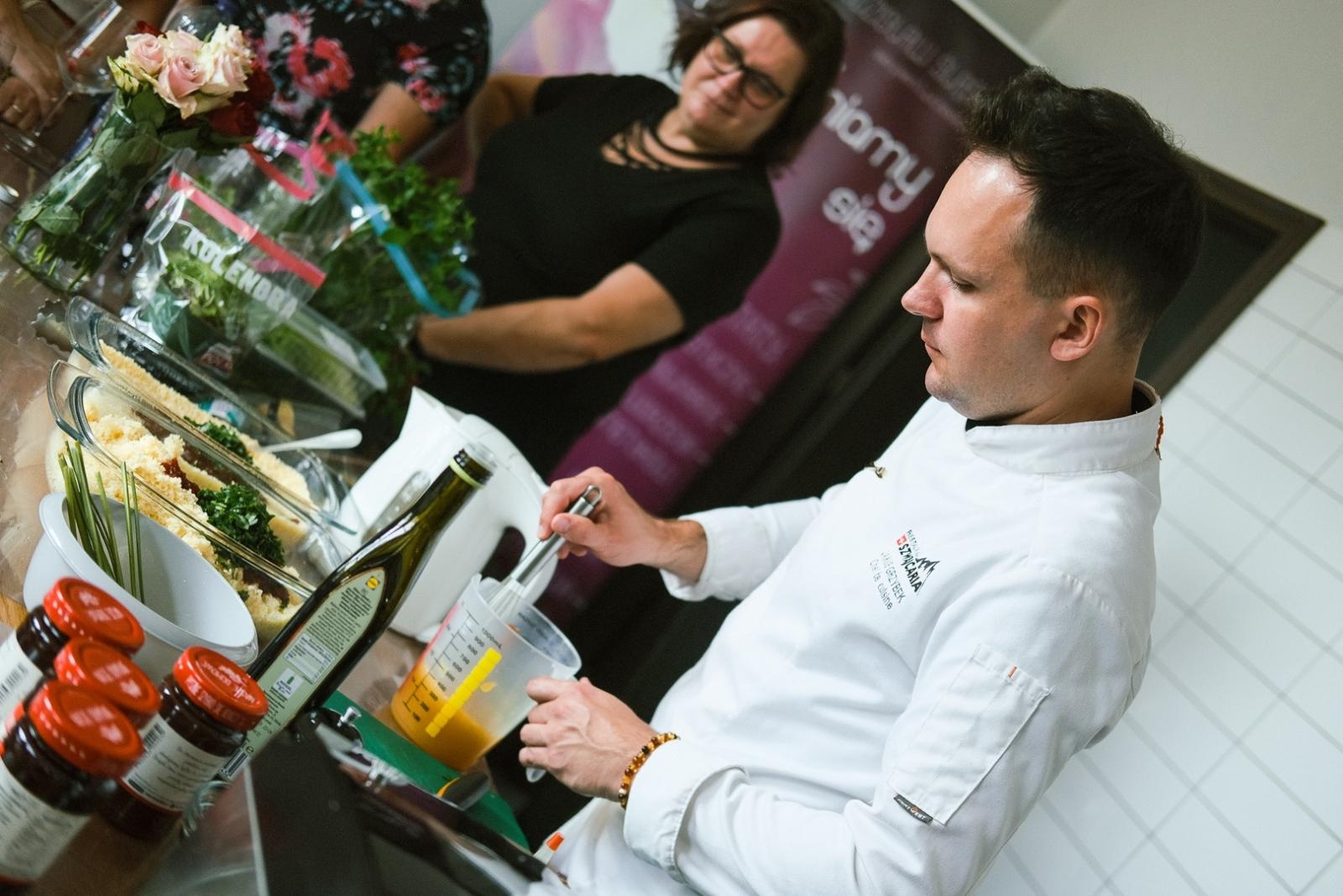 Zdjęcie w galerii na portalu naszwodzislaw.com: RÓŻnorodność smaków. Warsztaty kulinarne z WCK [FOTO] wiadomości z regionu