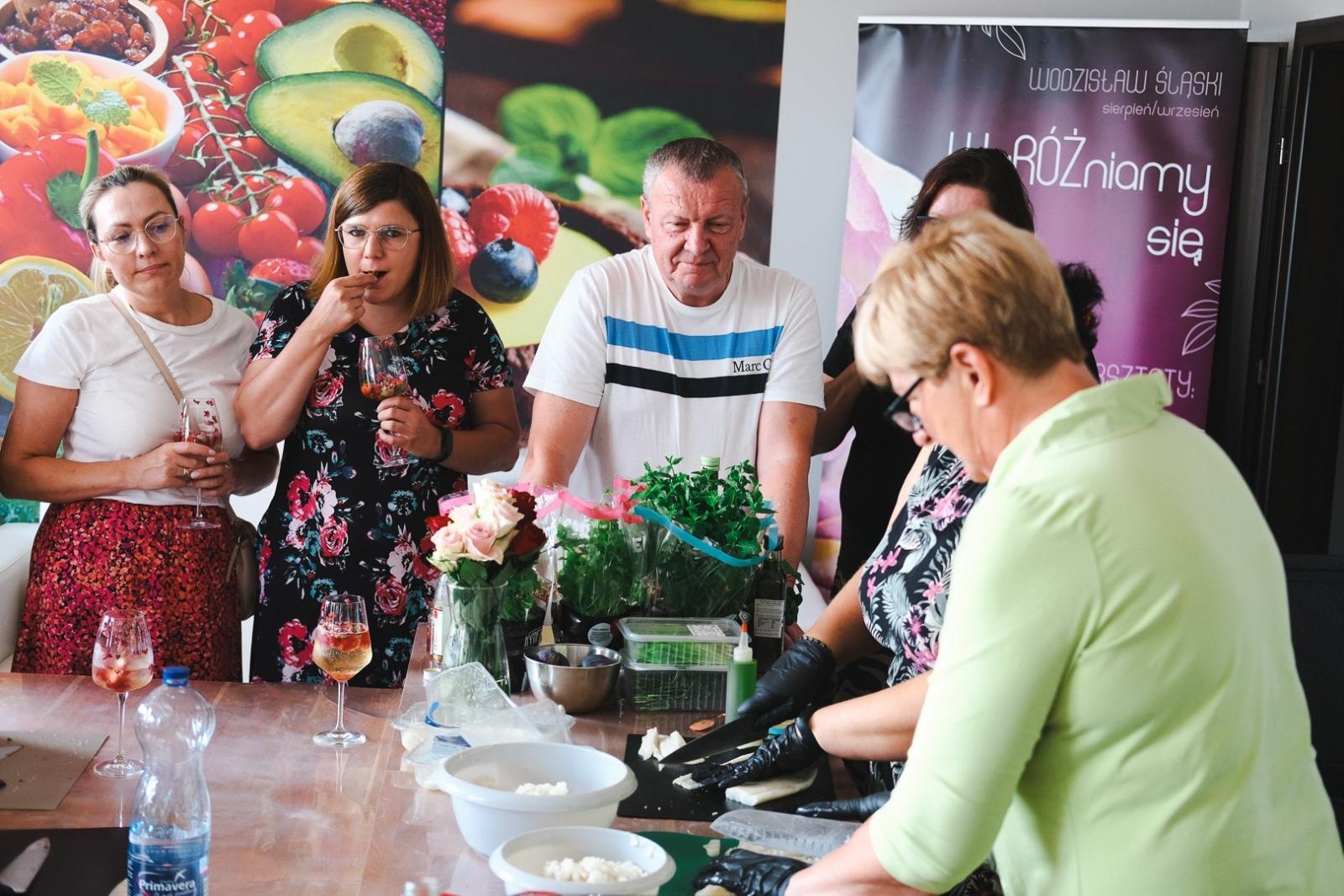 Zdjęcie w galerii na portalu naszwodzislaw.com: RÓŻnorodność smaków. Warsztaty kulinarne z WCK [FOTO] wiadomości z regionu