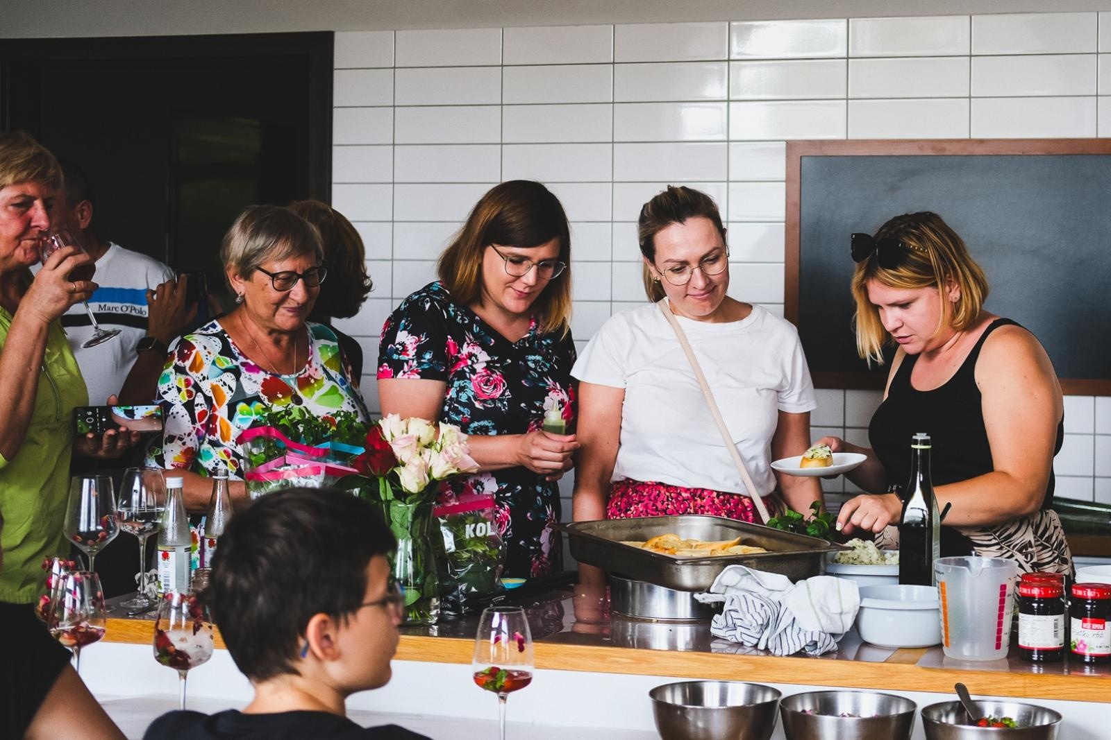Zdjęcie w galerii na portalu naszwodzislaw.com: RÓŻnorodność smaków. Warsztaty kulinarne z WCK [FOTO] wiadomości z regionu
