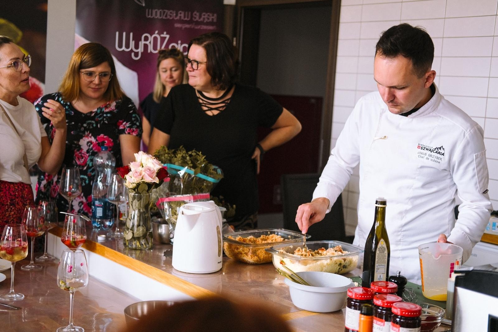Zdjęcie w galerii na portalu naszwodzislaw.com: RÓŻnorodność smaków. Warsztaty kulinarne z WCK [FOTO] wiadomości z regionu