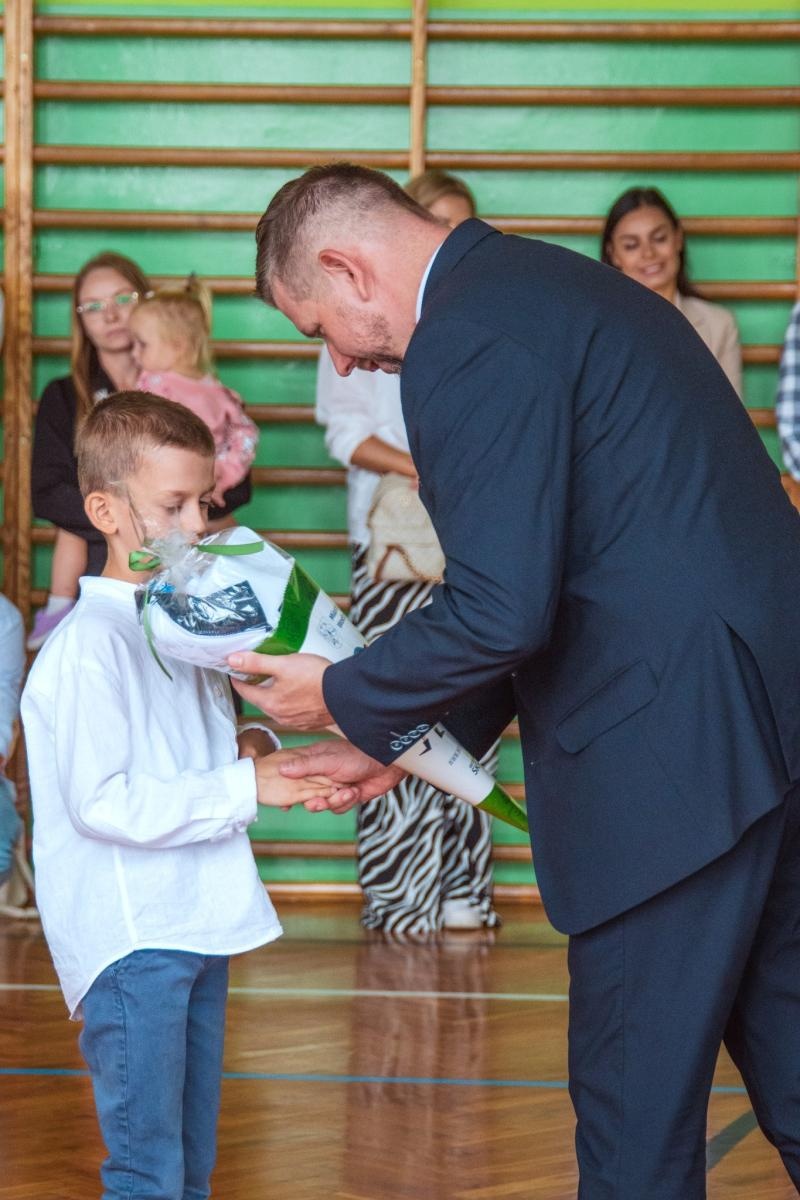 Zdjęcie w galerii na portalu naszwodzislaw.com: Wakacji nadszedł kres. W Wodzisławiu Śląskim zainaugurowano nowy rok szkolny [FOTO] wiadomości z regionu