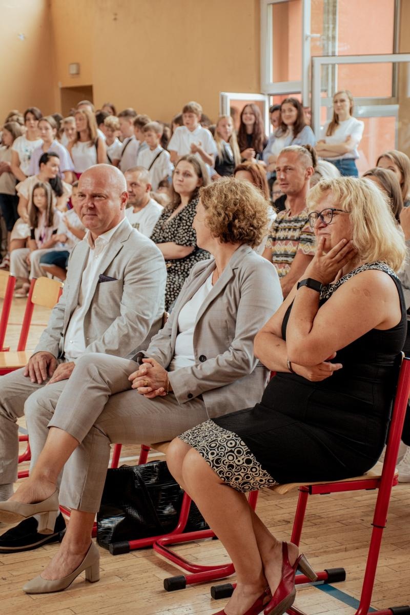 Zdjęcie w galerii na portalu naszwodzislaw.com: Wakacji nadszedł kres. W Wodzisławiu Śląskim zainaugurowano nowy rok szkolny [FOTO] wiadomości z regionu