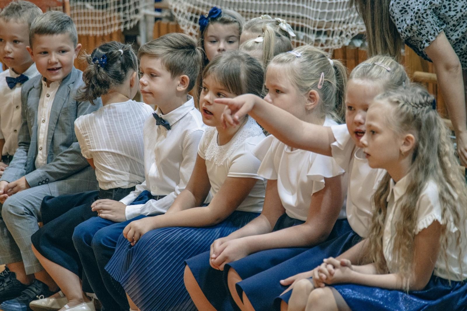 Zdjęcie w galerii na portalu naszwodzislaw.com: Wakacji nadszedł kres. W Wodzisławiu Śląskim zainaugurowano nowy rok szkolny [FOTO] wiadomości z regionu