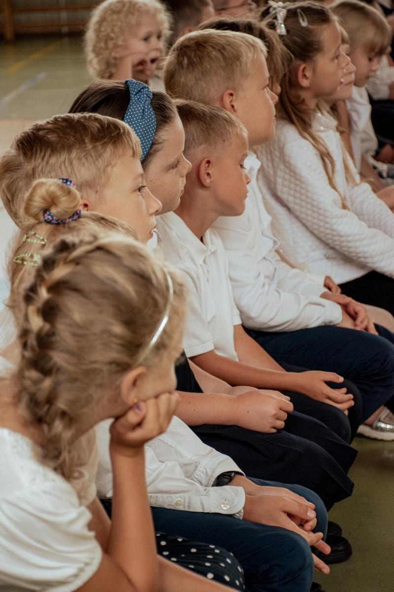 Zdjęcie w galerii na portalu naszwodzislaw.com: Wakacji nadszedł kres. W Wodzisławiu Śląskim zainaugurowano nowy rok szkolny [FOTO] wiadomości z regionu