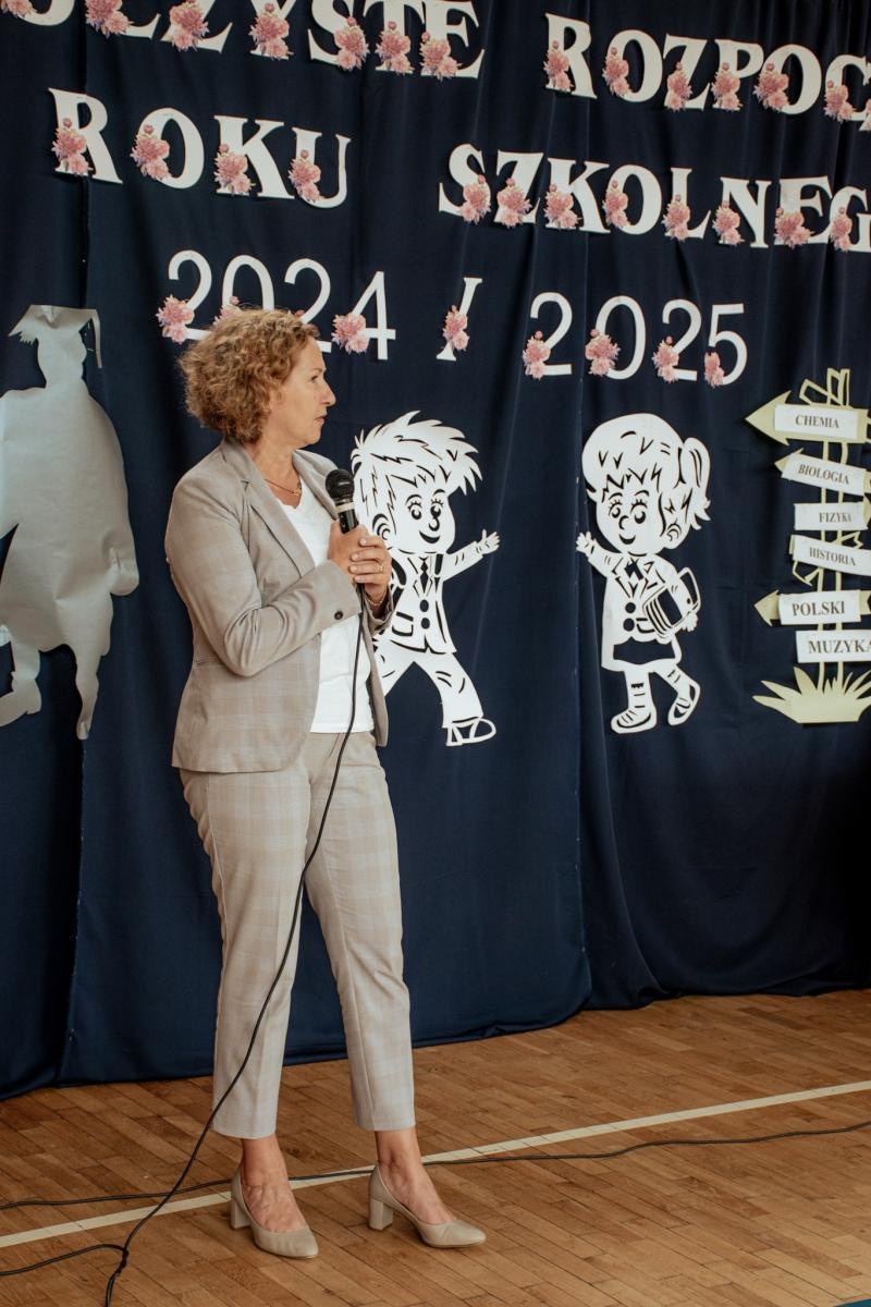 Zdjęcie w galerii na portalu naszwodzislaw.com: Wakacji nadszedł kres. W Wodzisławiu Śląskim zainaugurowano nowy rok szkolny [FOTO] wiadomości z regionu