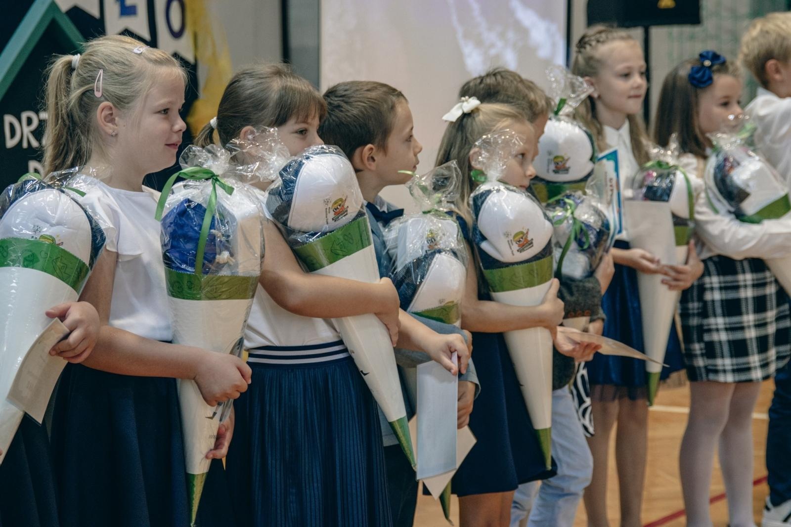 Zdjęcie w galerii na portalu naszwodzislaw.com: Wakacji nadszedł kres. W Wodzisławiu Śląskim zainaugurowano nowy rok szkolny [FOTO] wiadomości z regionu