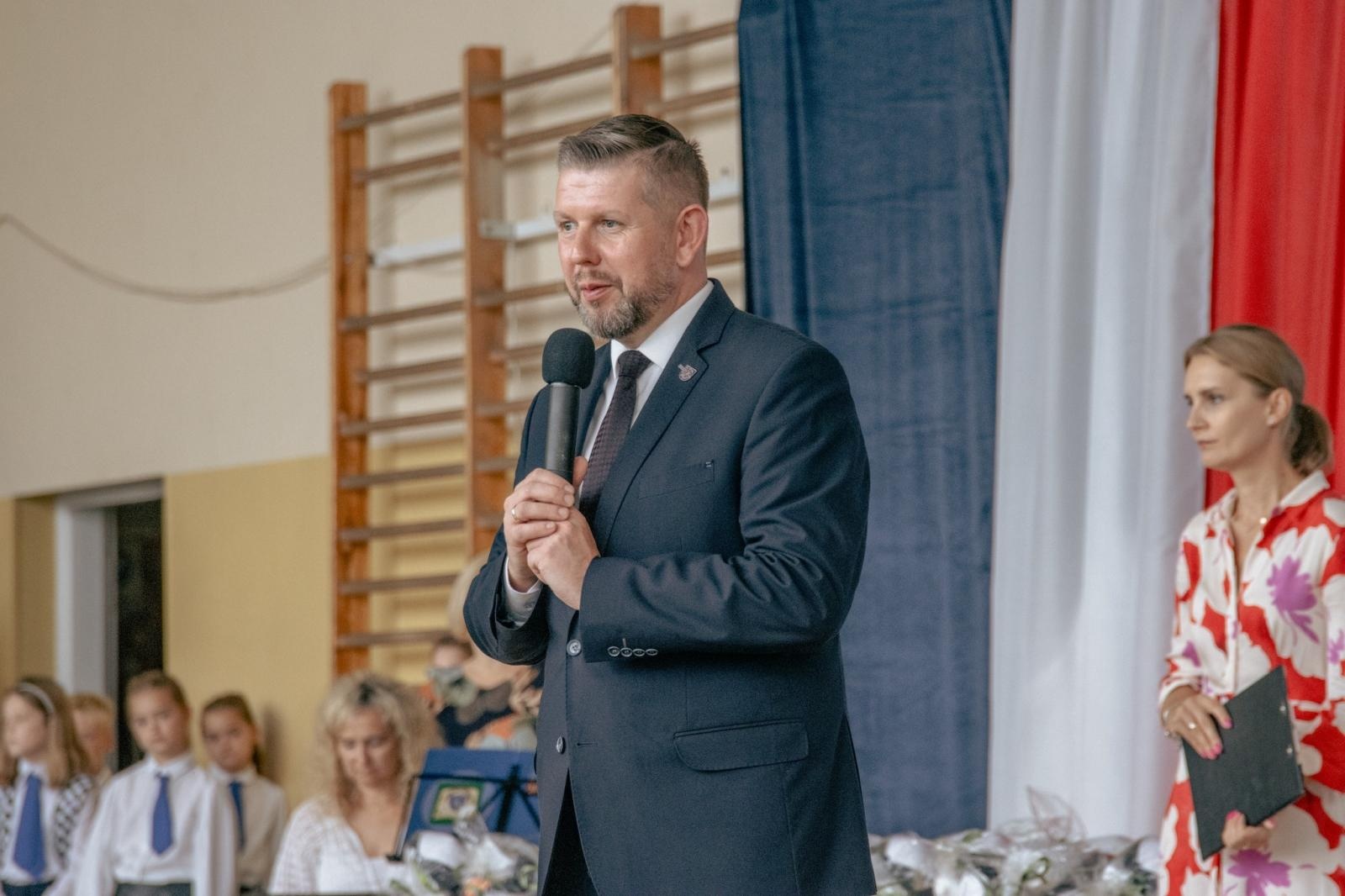 Zdjęcie w galerii na portalu naszwodzislaw.com: Wakacji nadszedł kres. W Wodzisławiu Śląskim zainaugurowano nowy rok szkolny [FOTO] wiadomości z regionu