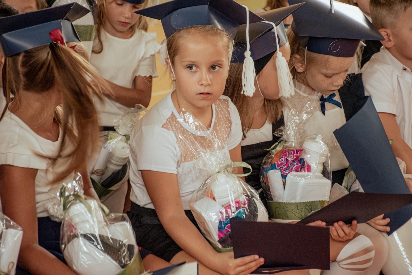 Zdjęcie w galerii na portalu naszwodzislaw.com: Wakacji nadszedł kres. W Wodzisławiu Śląskim zainaugurowano nowy rok szkolny [FOTO] wiadomości z regionu
