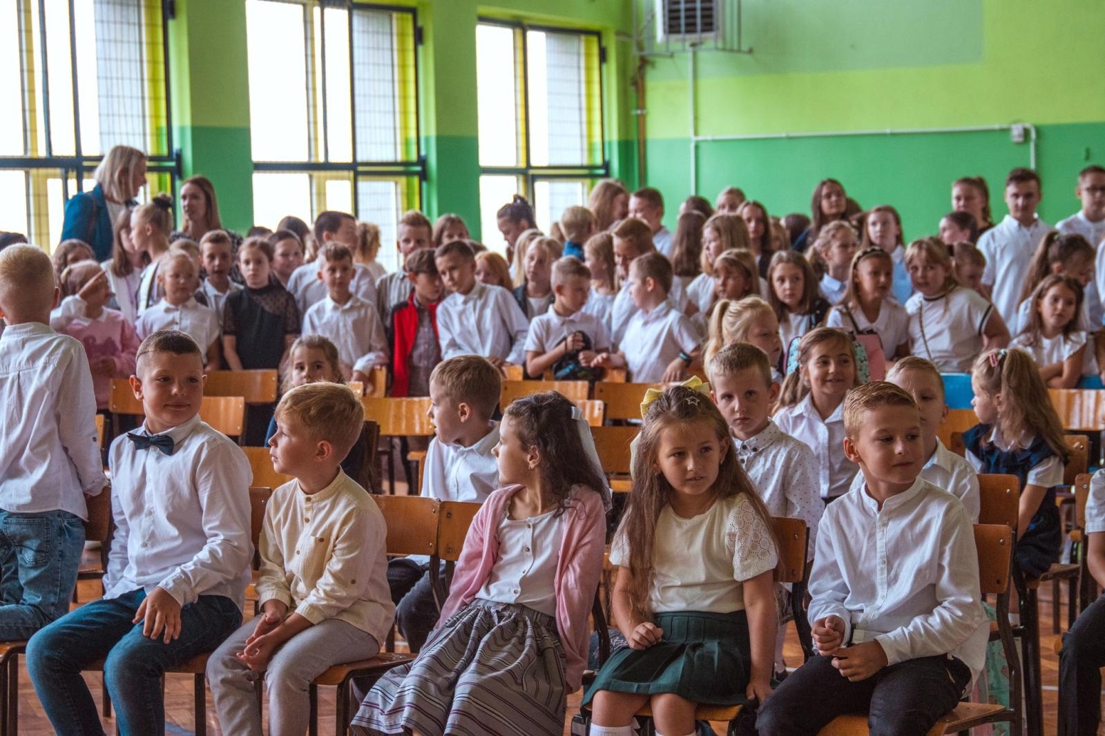 Zdjęcie w galerii na portalu naszwodzislaw.com: Wakacji nadszedł kres. W Wodzisławiu Śląskim zainaugurowano nowy rok szkolny [FOTO] wiadomości z regionu