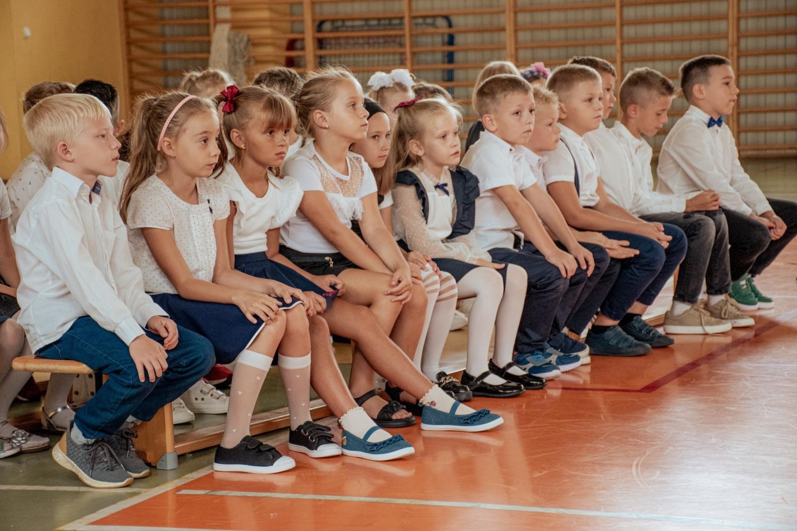 Zdjęcie w galerii na portalu naszwodzislaw.com: Wakacji nadszedł kres. W Wodzisławiu Śląskim zainaugurowano nowy rok szkolny [FOTO] wiadomości z regionu