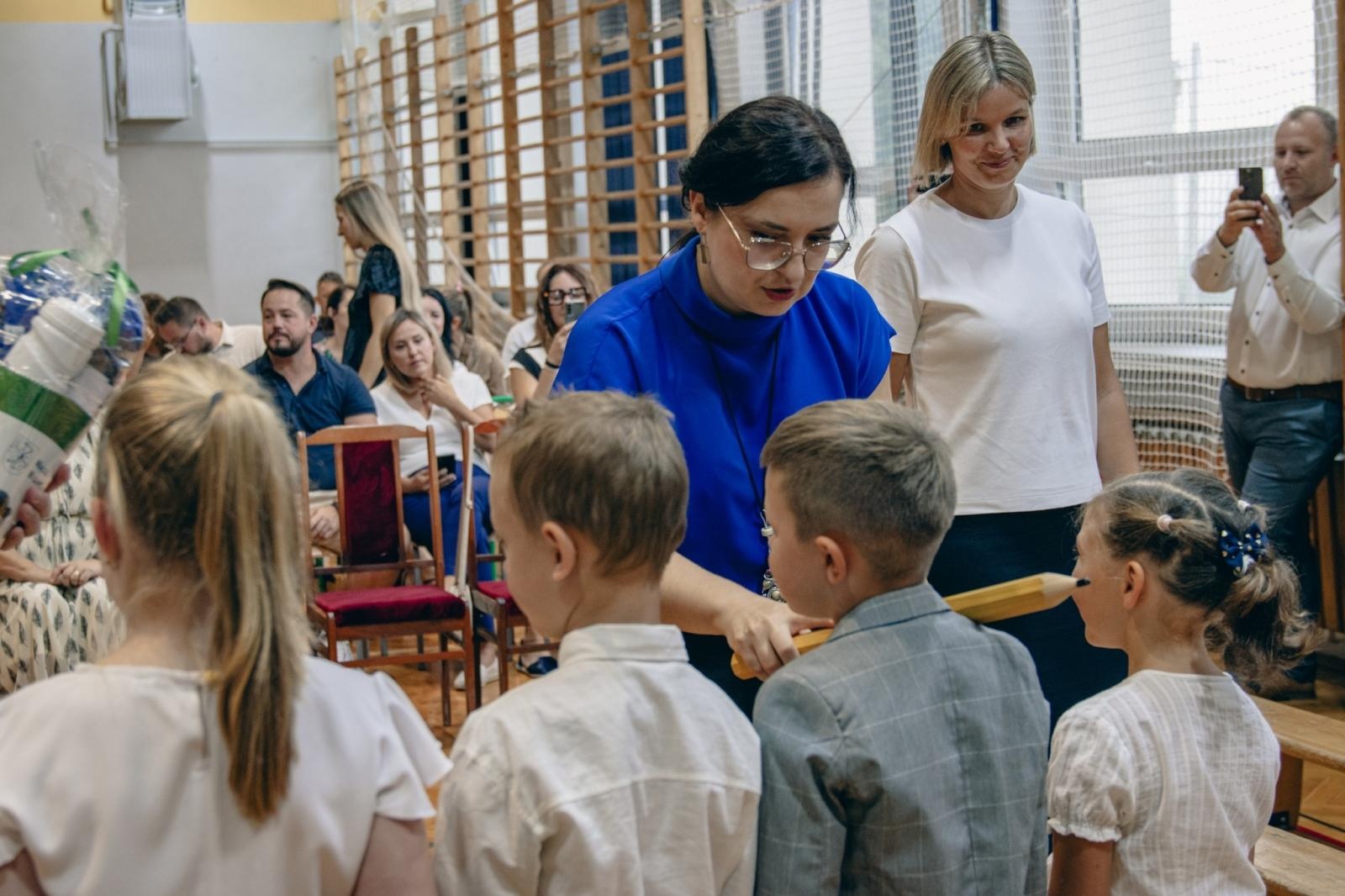 Zdjęcie w galerii na portalu naszwodzislaw.com: Wakacji nadszedł kres. W Wodzisławiu Śląskim zainaugurowano nowy rok szkolny [FOTO] wiadomości z regionu