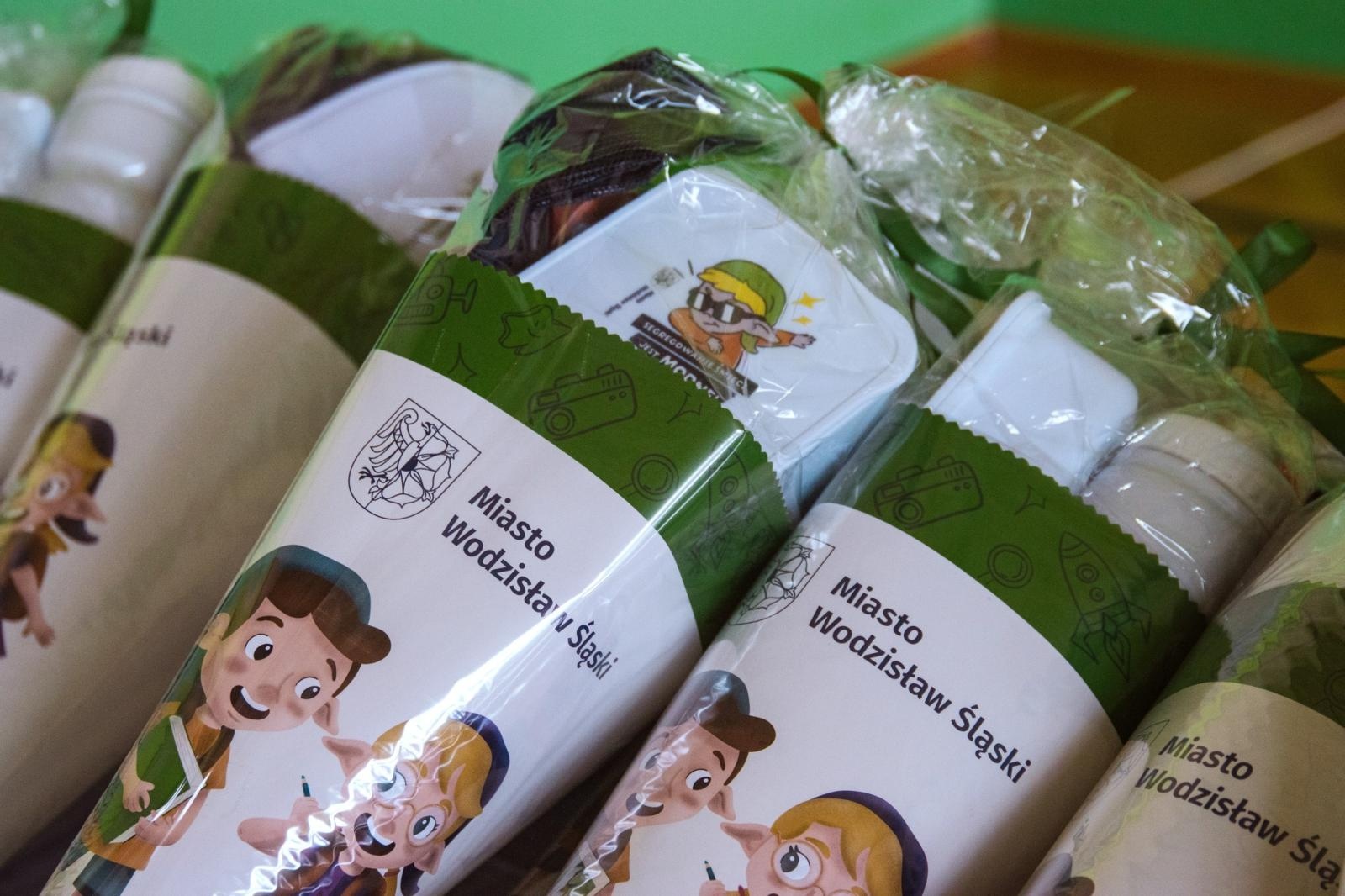 Zdjęcie w galerii na portalu naszwodzislaw.com: Wakacji nadszedł kres. W Wodzisławiu Śląskim zainaugurowano nowy rok szkolny [FOTO] wiadomości z regionu