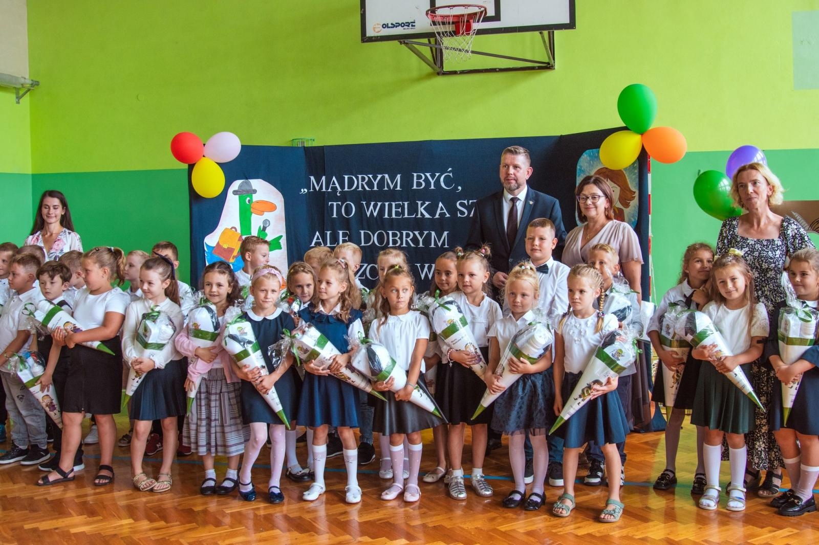 Zdjęcie w galerii na portalu naszwodzislaw.com: Wakacji nadszedł kres. W Wodzisławiu Śląskim zainaugurowano nowy rok szkolny [FOTO] wiadomości z regionu