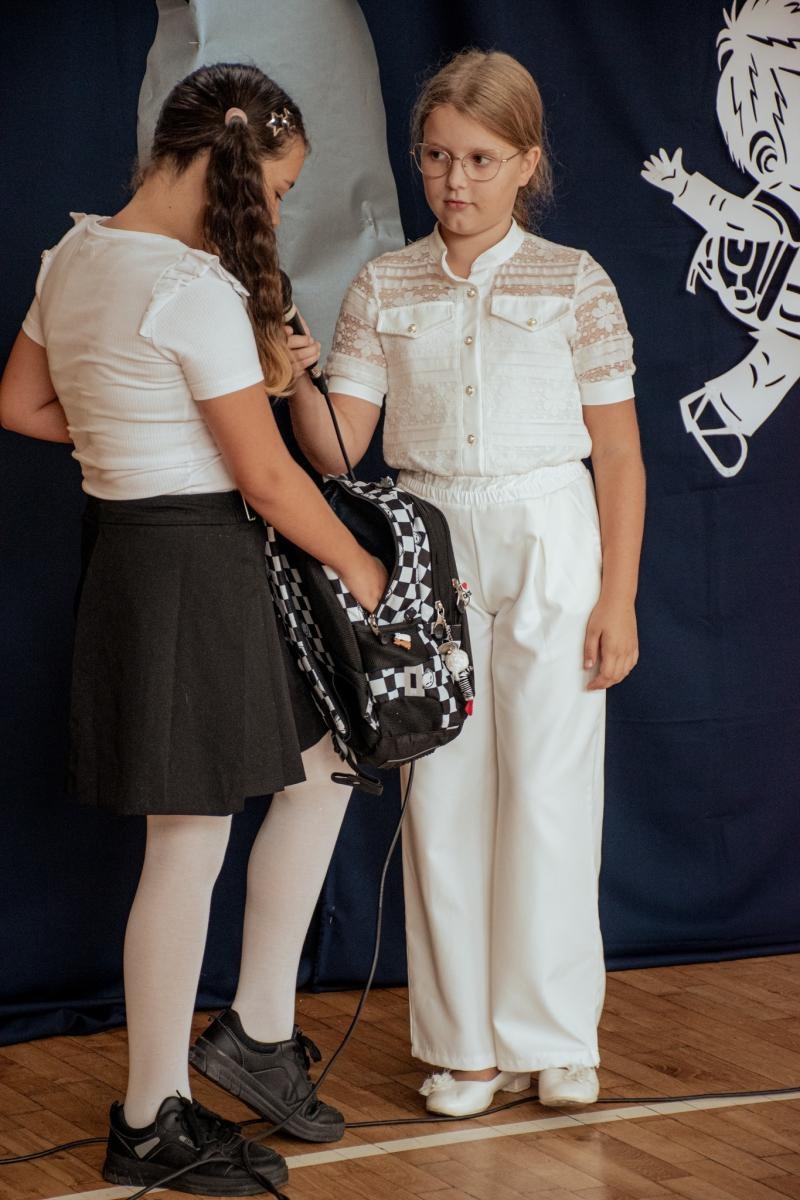 Zdjęcie w galerii na portalu naszwodzislaw.com: Wakacji nadszedł kres. W Wodzisławiu Śląskim zainaugurowano nowy rok szkolny [FOTO] wiadomości z regionu