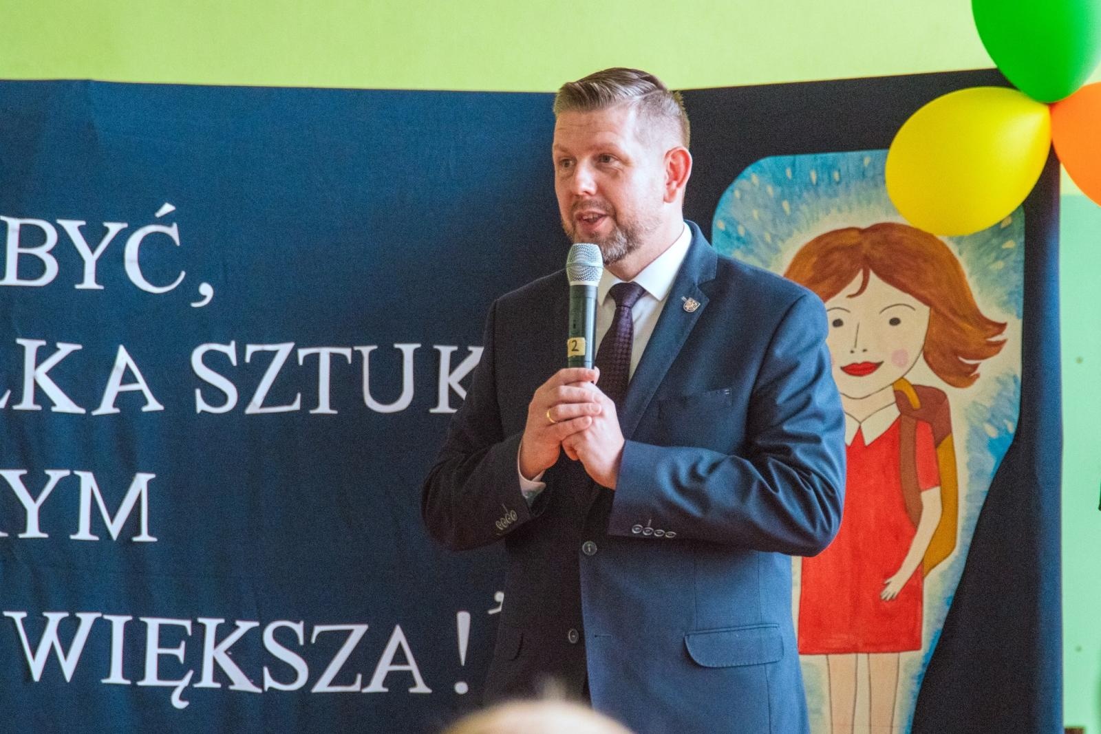 Zdjęcie w galerii na portalu naszwodzislaw.com: Wakacji nadszedł kres. W Wodzisławiu Śląskim zainaugurowano nowy rok szkolny [FOTO] wiadomości z regionu
