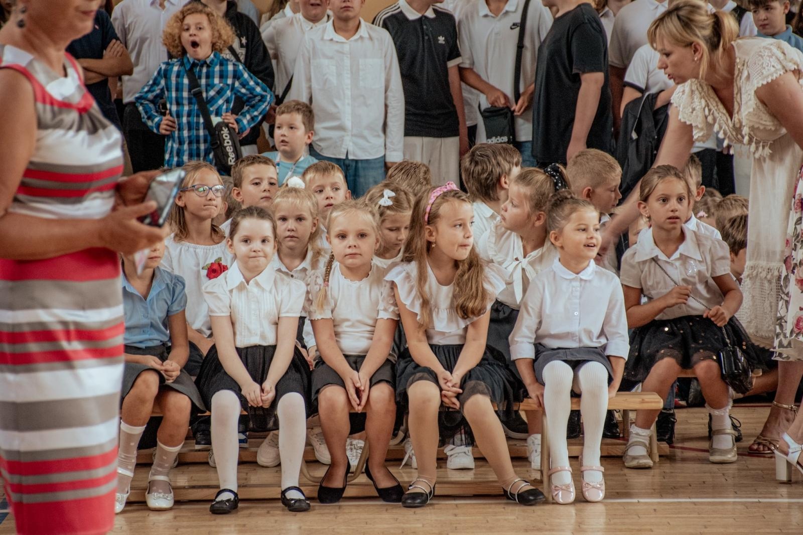 Zdjęcie w galerii na portalu naszwodzislaw.com: Wakacji nadszedł kres. W Wodzisławiu Śląskim zainaugurowano nowy rok szkolny [FOTO] wiadomości z regionu