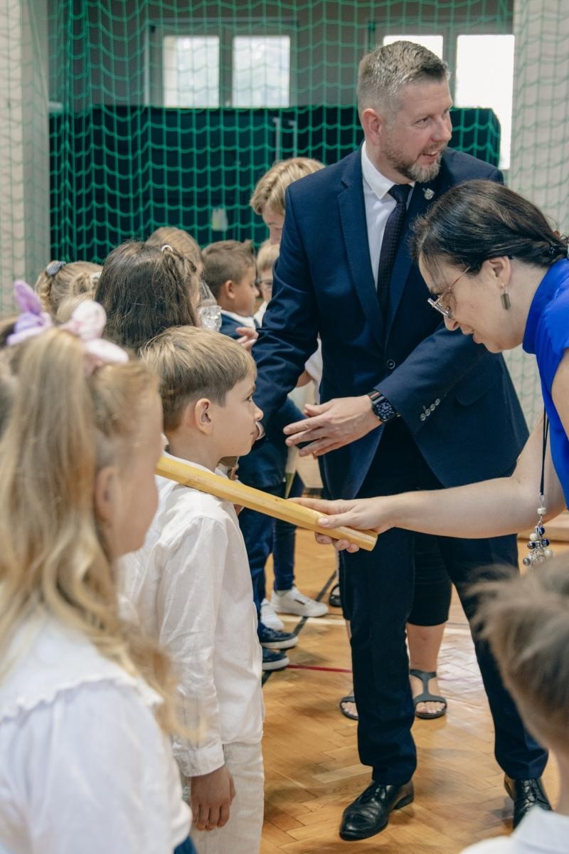Zdjęcie w galerii na portalu naszwodzislaw.com: Wakacji nadszedł kres. W Wodzisławiu Śląskim zainaugurowano nowy rok szkolny [FOTO] wiadomości z regionu