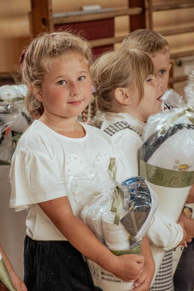 Zdjęcie w galerii na portalu naszwodzislaw.com: Wakacji nadszedł kres. W Wodzisławiu Śląskim zainaugurowano nowy rok szkolny [FOTO] wiadomości z regionu