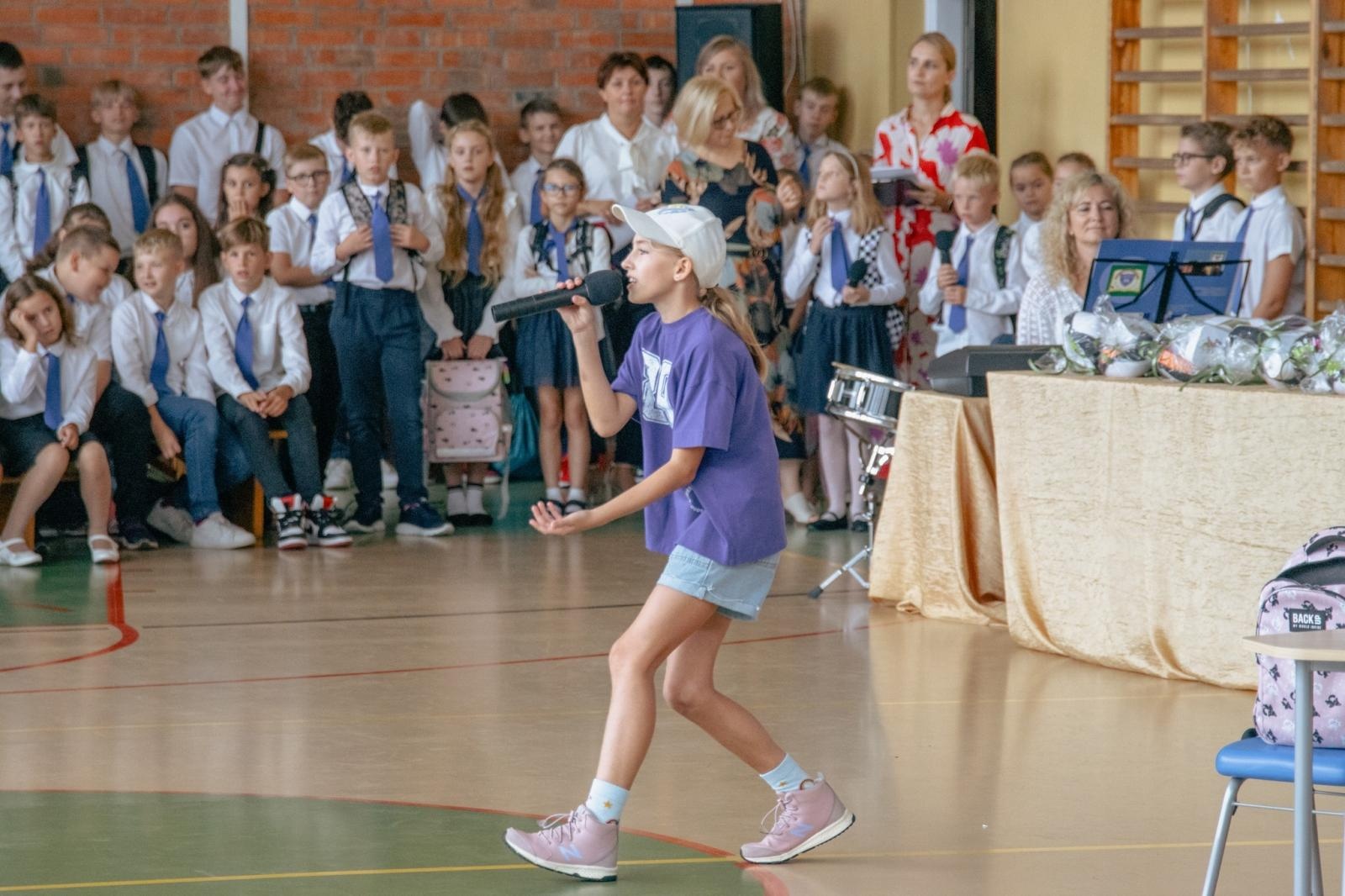 Zdjęcie w galerii na portalu naszwodzislaw.com: Wakacji nadszedł kres. W Wodzisławiu Śląskim zainaugurowano nowy rok szkolny [FOTO] wiadomości z regionu