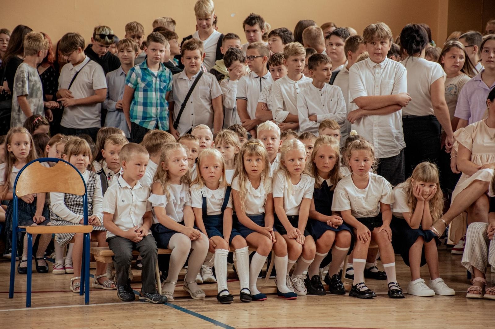 Zdjęcie w galerii na portalu naszwodzislaw.com: Wakacji nadszedł kres. W Wodzisławiu Śląskim zainaugurowano nowy rok szkolny [FOTO] wiadomości z regionu