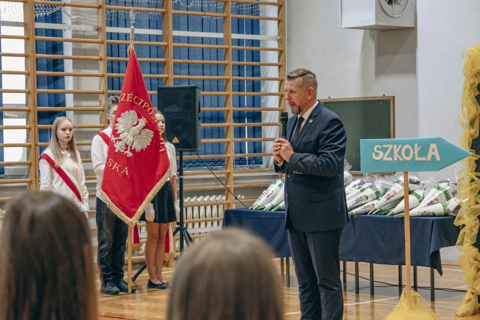 Zdjęcie w galerii na portalu naszwodzislaw.com: Wakacji nadszedł kres. W Wodzisławiu Śląskim zainaugurowano nowy rok szkolny [FOTO] wiadomości z regionu