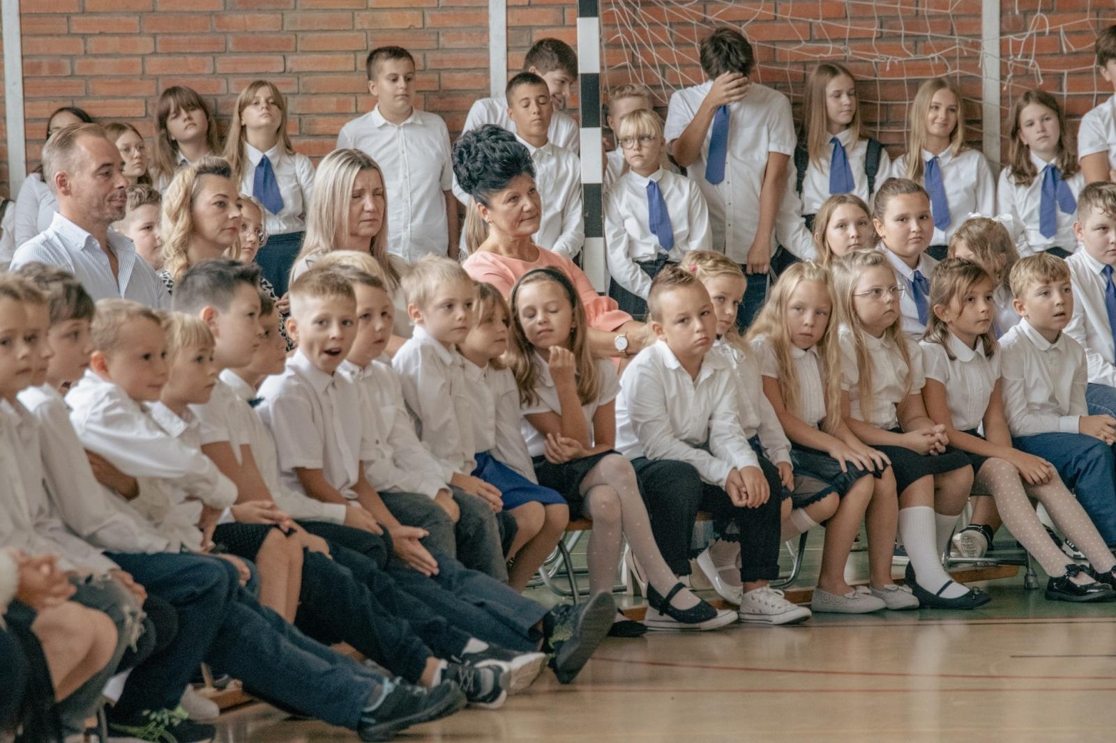 Zdjęcie w galerii na portalu naszwodzislaw.com: Wakacji nadszedł kres. W Wodzisławiu Śląskim zainaugurowano nowy rok szkolny [FOTO] wiadomości z regionu