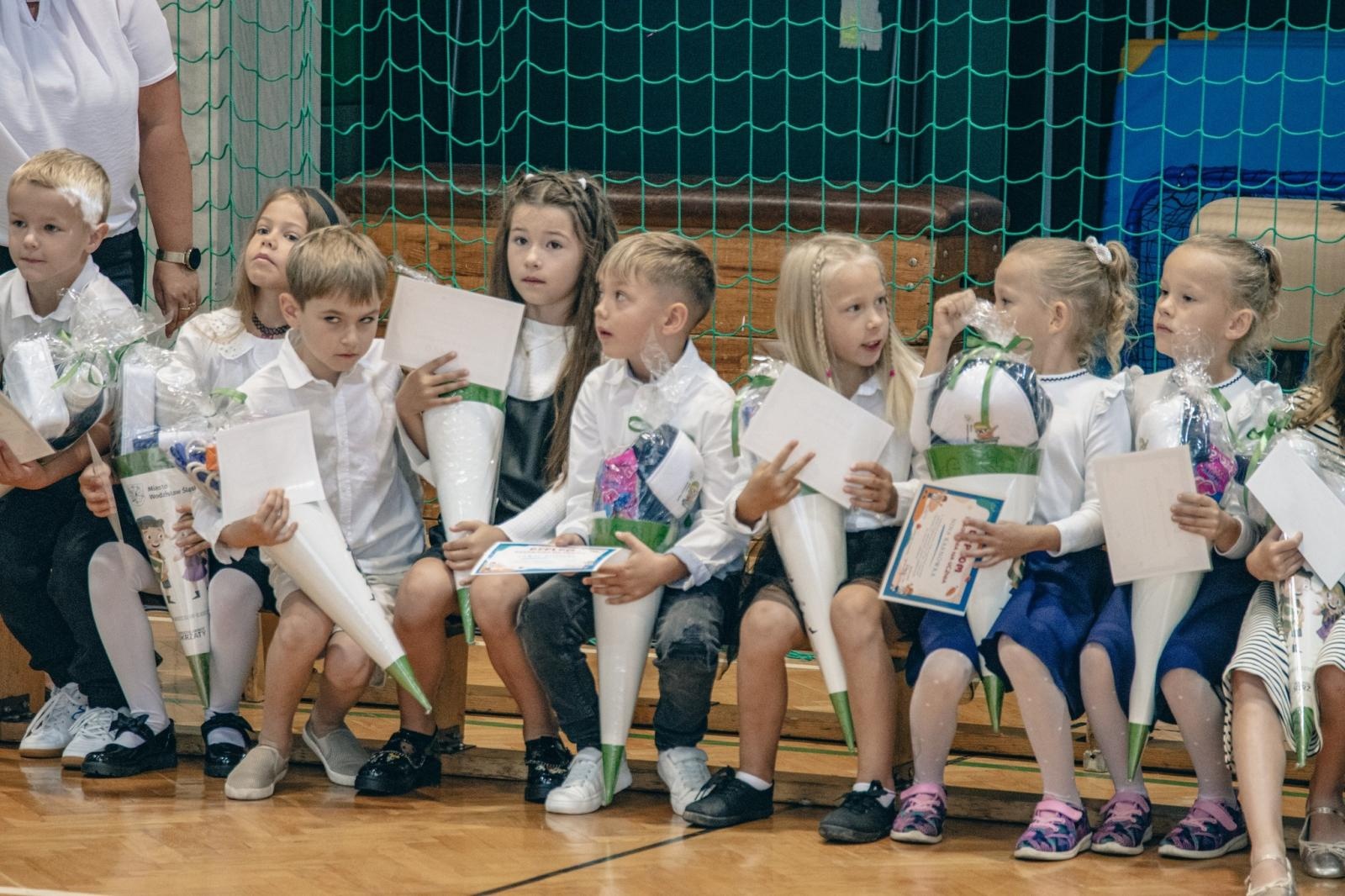 Zdjęcie w galerii na portalu naszwodzislaw.com: Wakacji nadszedł kres. W Wodzisławiu Śląskim zainaugurowano nowy rok szkolny [FOTO] wiadomości z regionu