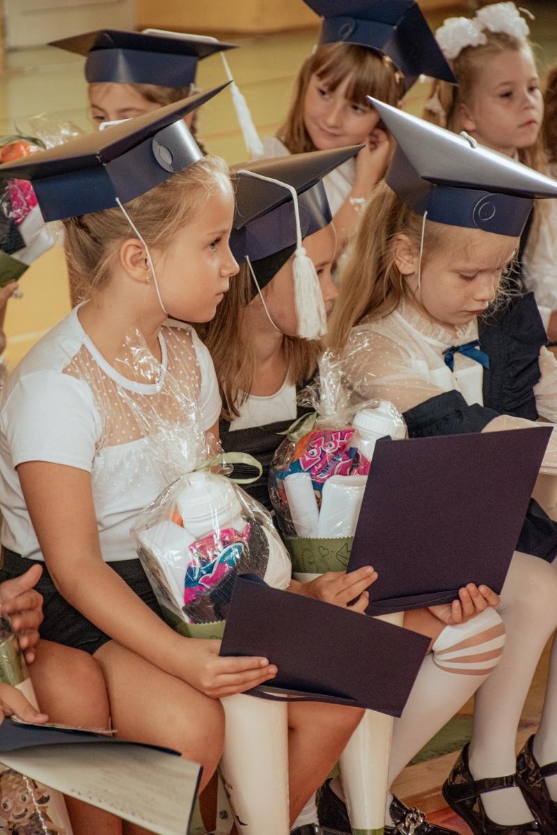 Zdjęcie w galerii na portalu naszwodzislaw.com: Wakacji nadszedł kres. W Wodzisławiu Śląskim zainaugurowano nowy rok szkolny [FOTO] wiadomości z regionu