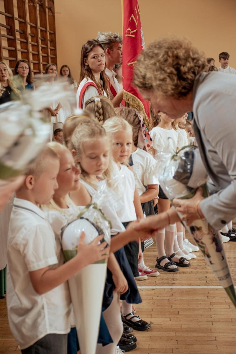 Zdjęcie w galerii na portalu naszwodzislaw.com: Wakacji nadszedł kres. W Wodzisławiu Śląskim zainaugurowano nowy rok szkolny [FOTO] wiadomości z regionu