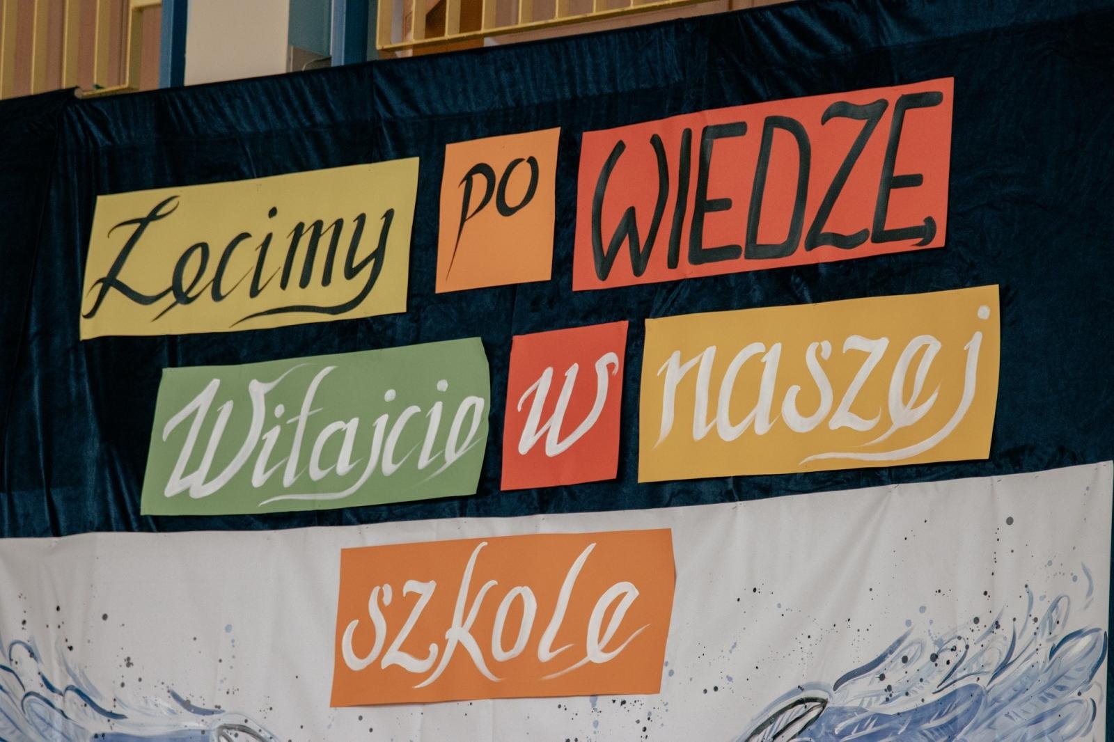 Zdjęcie w galerii na portalu naszwodzislaw.com: Wakacji nadszedł kres. W Wodzisławiu Śląskim zainaugurowano nowy rok szkolny [FOTO] wiadomości z regionu