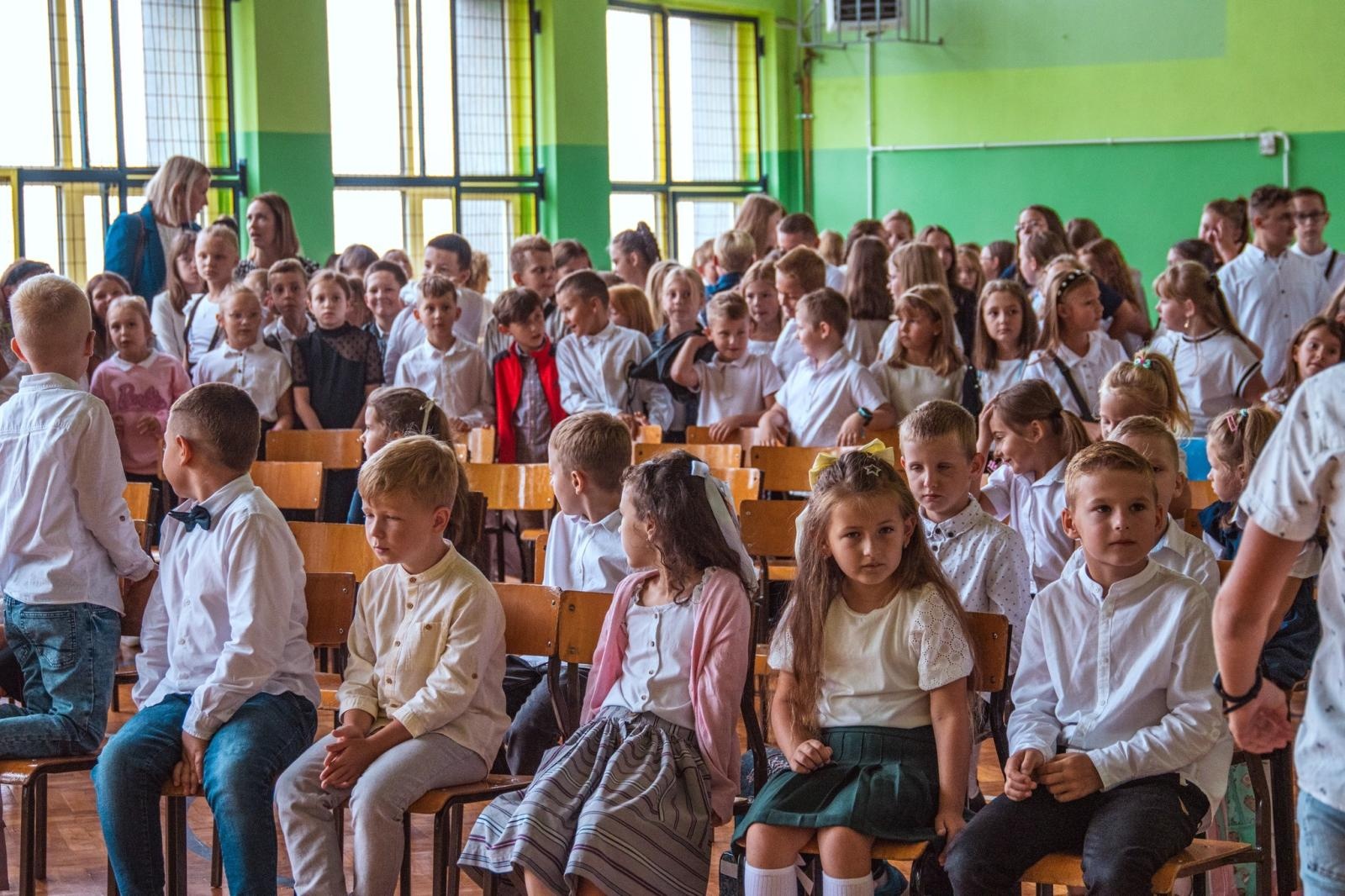 Zdjęcie w galerii na portalu naszwodzislaw.com: Wakacji nadszedł kres. W Wodzisławiu Śląskim zainaugurowano nowy rok szkolny [FOTO] wiadomości z regionu