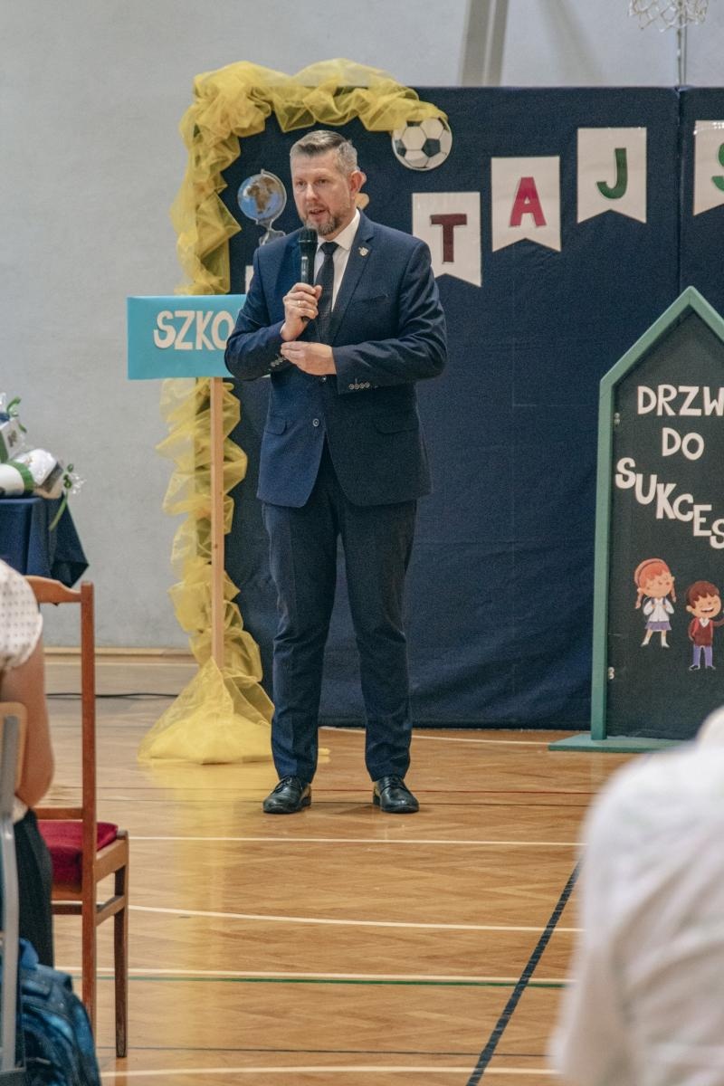 Zdjęcie w galerii na portalu naszwodzislaw.com: Wakacji nadszedł kres. W Wodzisławiu Śląskim zainaugurowano nowy rok szkolny [FOTO] wiadomości z regionu