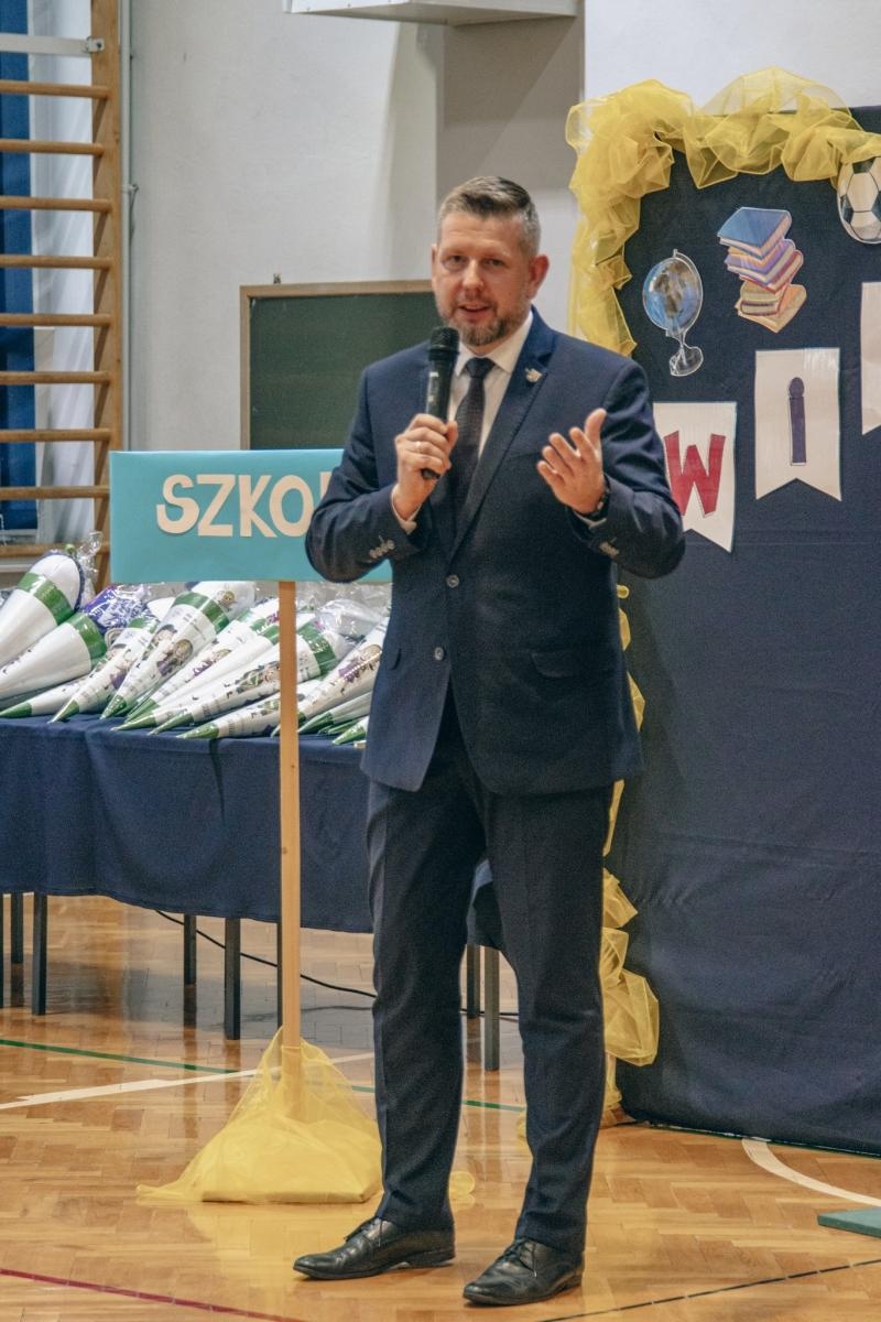 Zdjęcie w galerii na portalu naszwodzislaw.com: Wakacji nadszedł kres. W Wodzisławiu Śląskim zainaugurowano nowy rok szkolny [FOTO] wiadomości z regionu