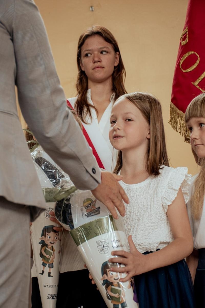 Zdjęcie w galerii na portalu naszwodzislaw.com: Wakacji nadszedł kres. W Wodzisławiu Śląskim zainaugurowano nowy rok szkolny [FOTO] wiadomości z regionu