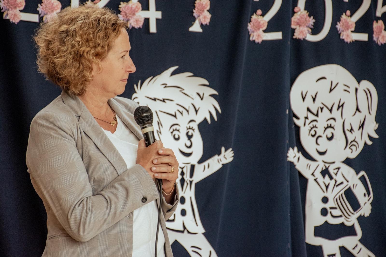 Zdjęcie w galerii na portalu naszwodzislaw.com: Wakacji nadszedł kres. W Wodzisławiu Śląskim zainaugurowano nowy rok szkolny [FOTO] wiadomości z regionu