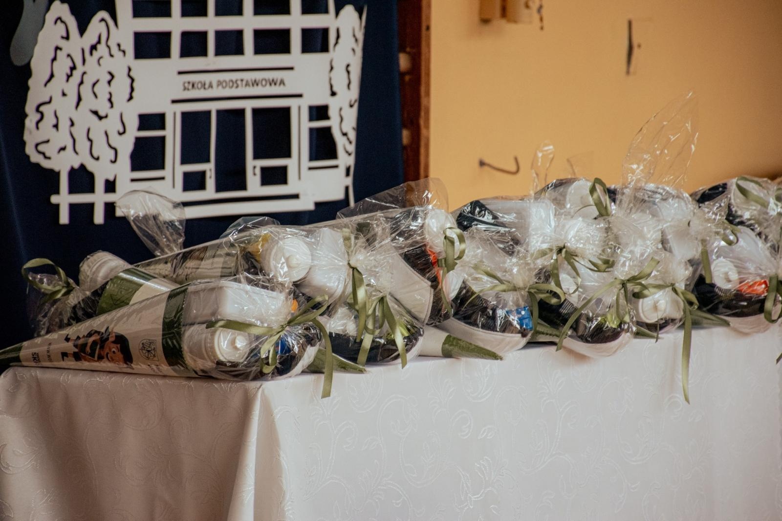 Zdjęcie w galerii na portalu naszwodzislaw.com: Wakacji nadszedł kres. W Wodzisławiu Śląskim zainaugurowano nowy rok szkolny [FOTO] wiadomości z regionu