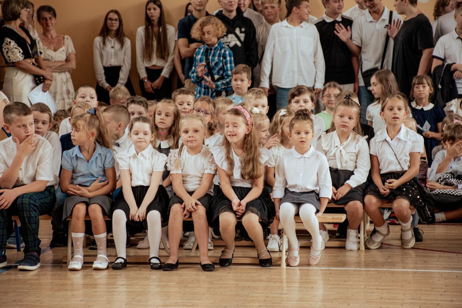 Zdjęcie w galerii na portalu naszwodzislaw.com: Wakacji nadszedł kres. W Wodzisławiu Śląskim zainaugurowano nowy rok szkolny [FOTO] wiadomości z regionu
